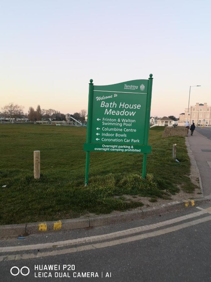 Lovely 2-Bed Caravan In Walton On The Naze 외부 사진