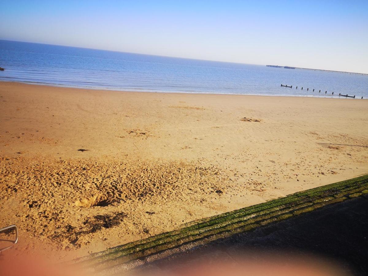 Lovely 2-Bed Caravan In Walton On The Naze 외부 사진