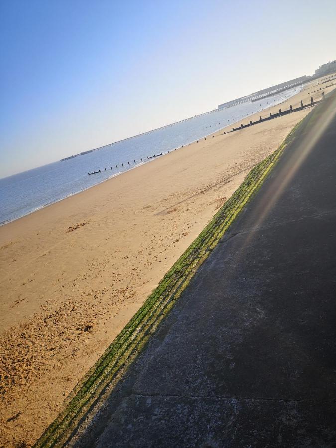 Lovely 2-Bed Caravan In Walton On The Naze 외부 사진