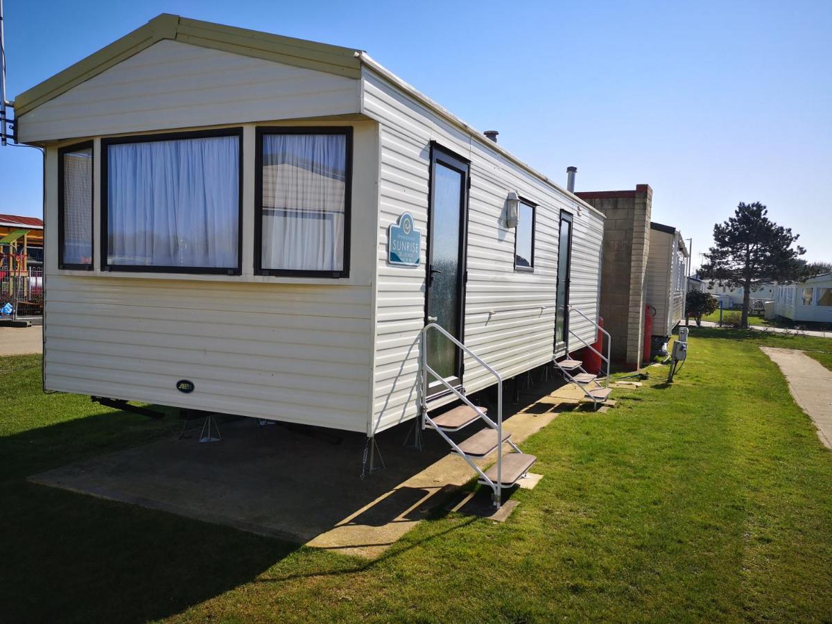 Lovely 2-Bed Caravan In Walton On The Naze 외부 사진
